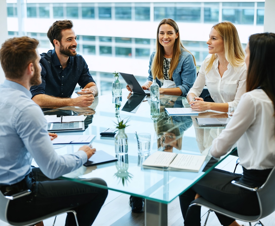 Team-Meeting bei AI Study Bridge unter der Leitung von Dr. von Thalberg